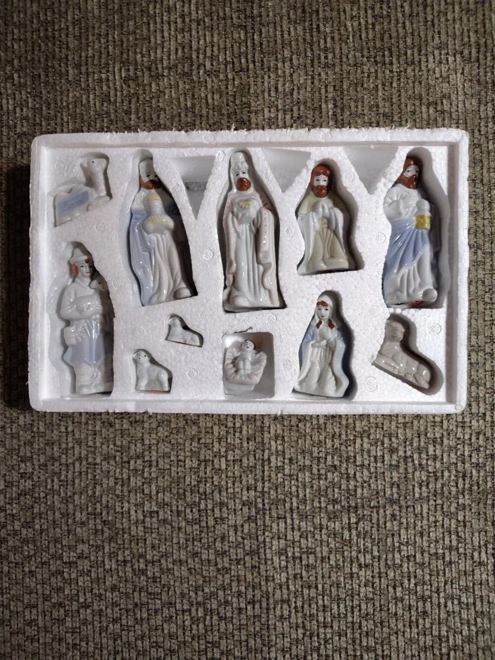 hand painted porcelain nativity Set Used